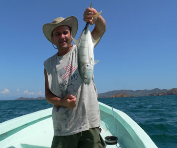 costaricabackpackers_fishing1